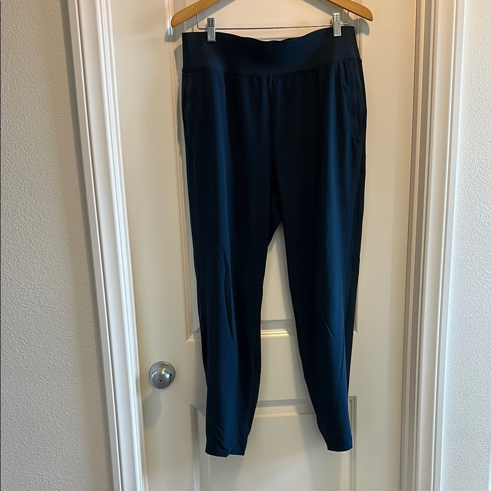 Athleta run with it pant teal green size L